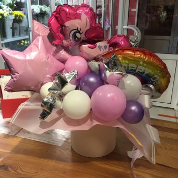 Bouquet of balloons in a hat box